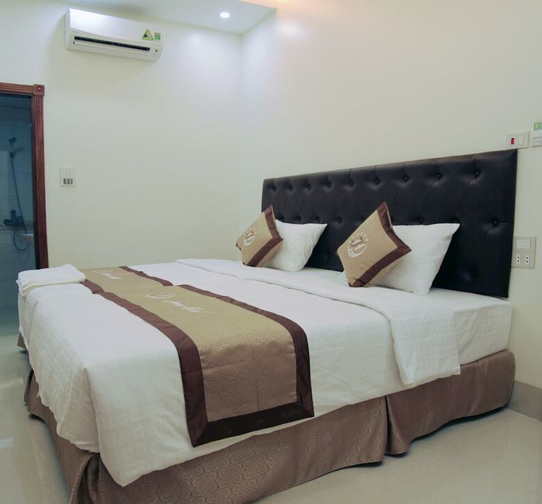 Jeanne Hotel