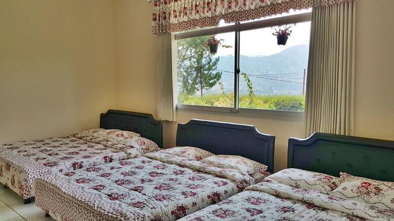 Villa Vila Bunga Merah Gelatik
