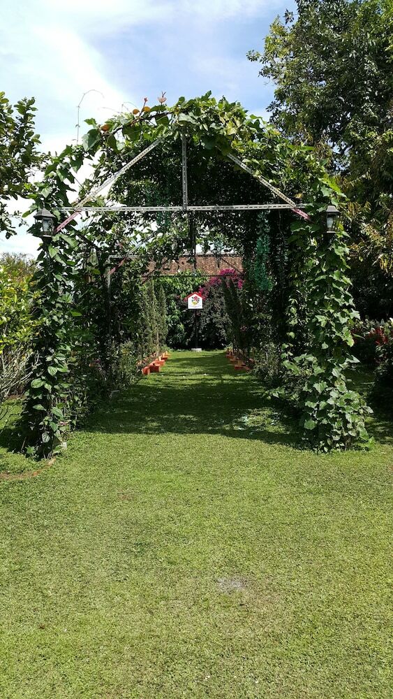 Villa Vila Bunga Merah Gelatik