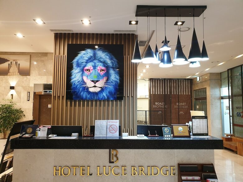 Luce Bridge Hotel