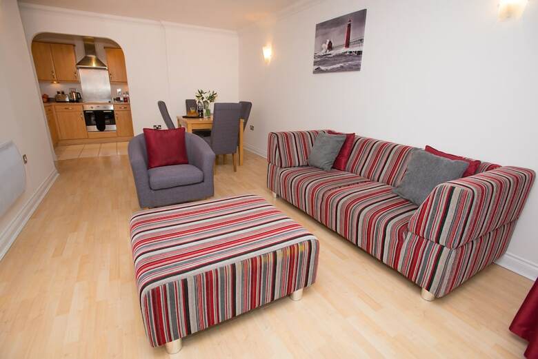 Celador Apartments - Riverside House Serviced Apartments