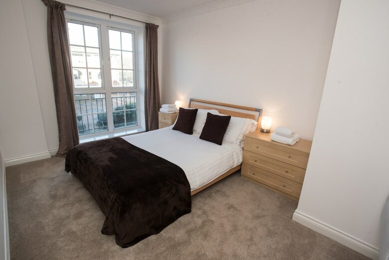 Celador Apartments - Riverside House Serviced Apartments