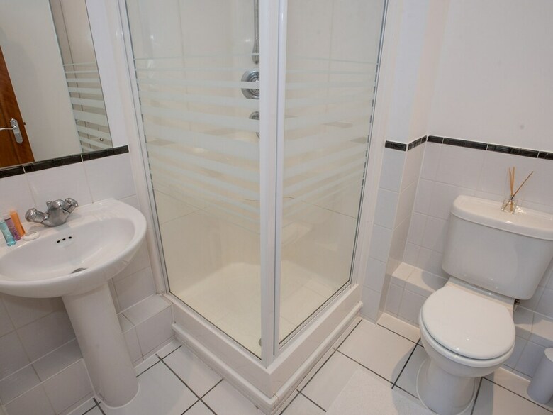 Celador Apartments - Riverside House Serviced Apartments