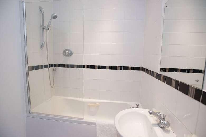 Celador Apartments - Riverside House Serviced Apartments