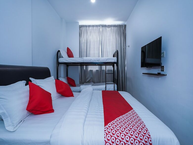Oyo 758 Comma Hotel