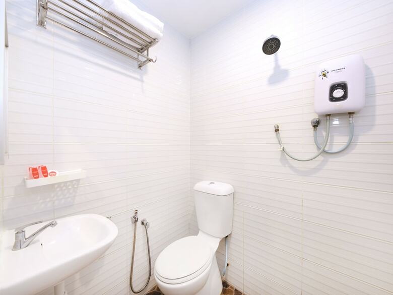 Oyo 758 Comma Hotel