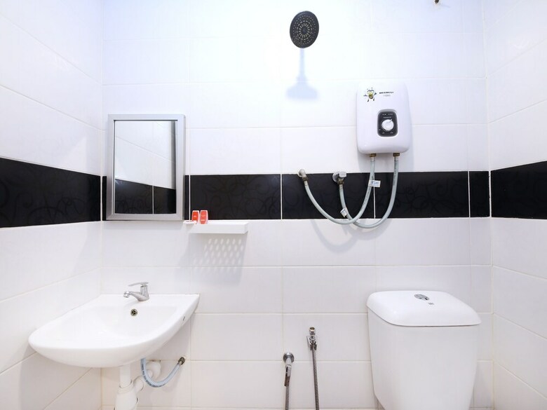 Oyo 758 Comma Hotel