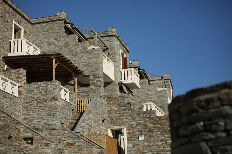 Aithra Apartments & Suites