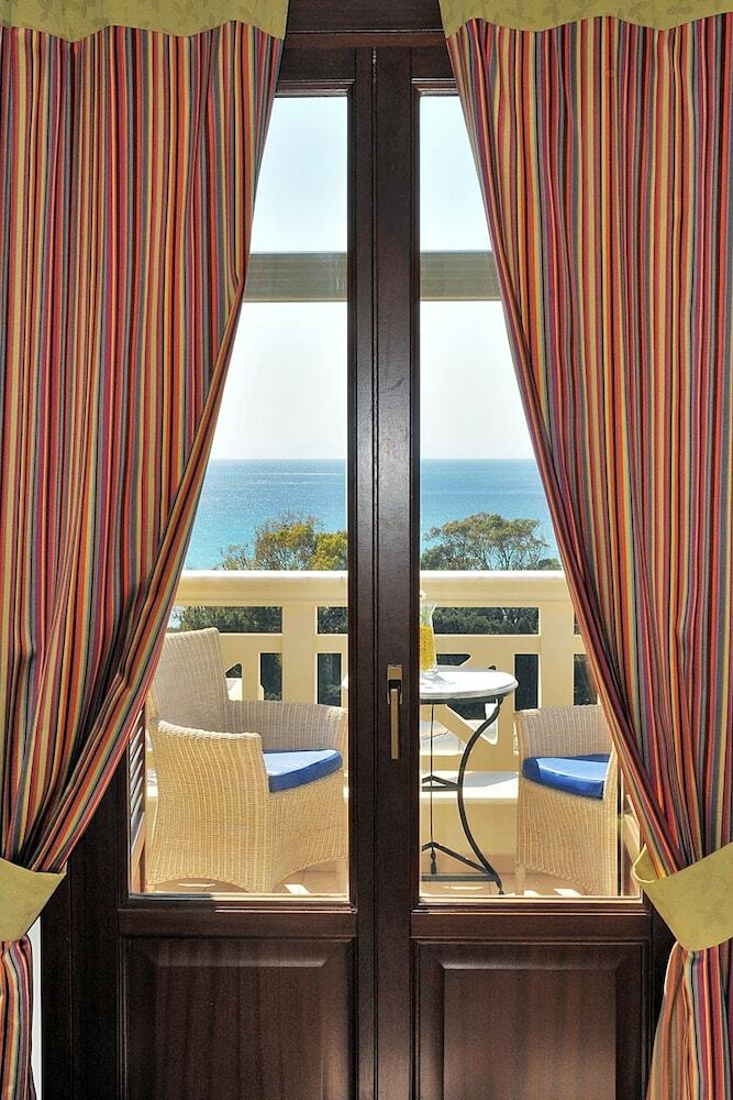 Aithra Apartments & Suites