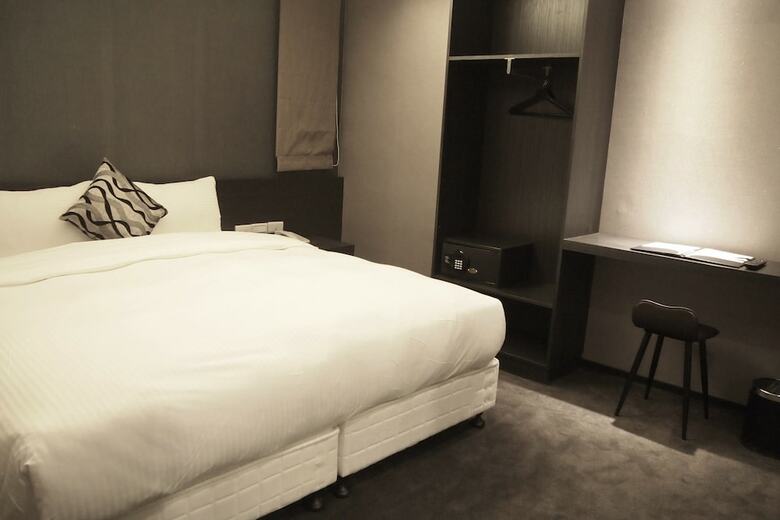 Fairytale Yisu Hot Spring Hotel
