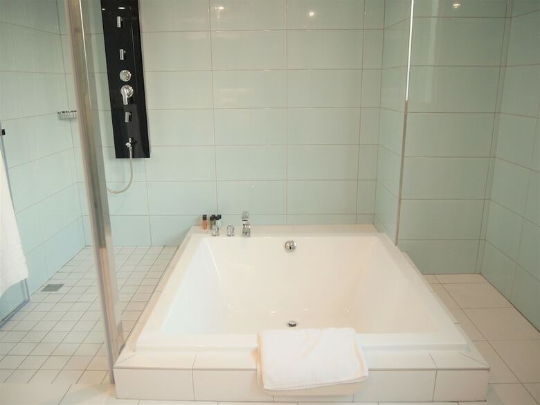 Fairytale Yisu Hot Spring Hotel