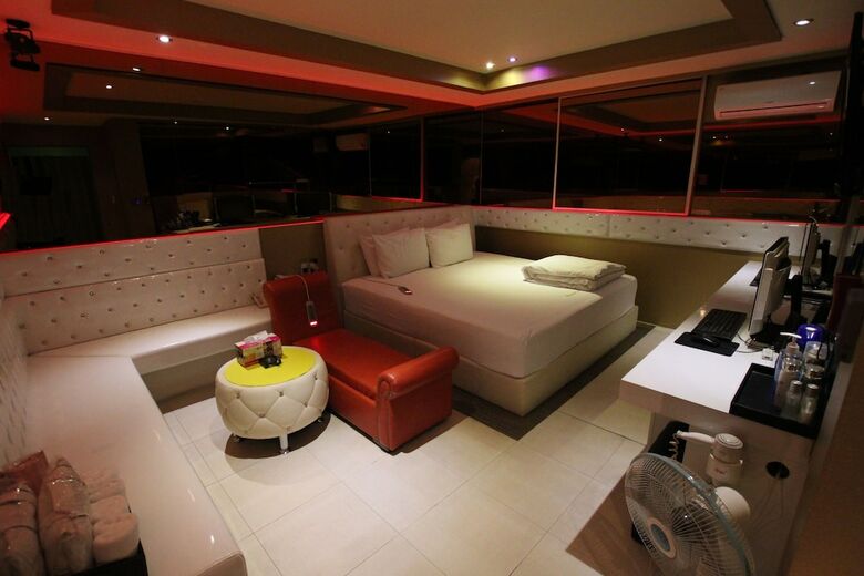 V1 Hotel