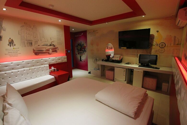 V1 Hotel