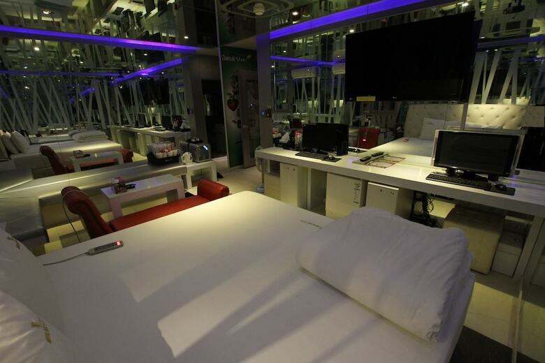 V1 Hotel