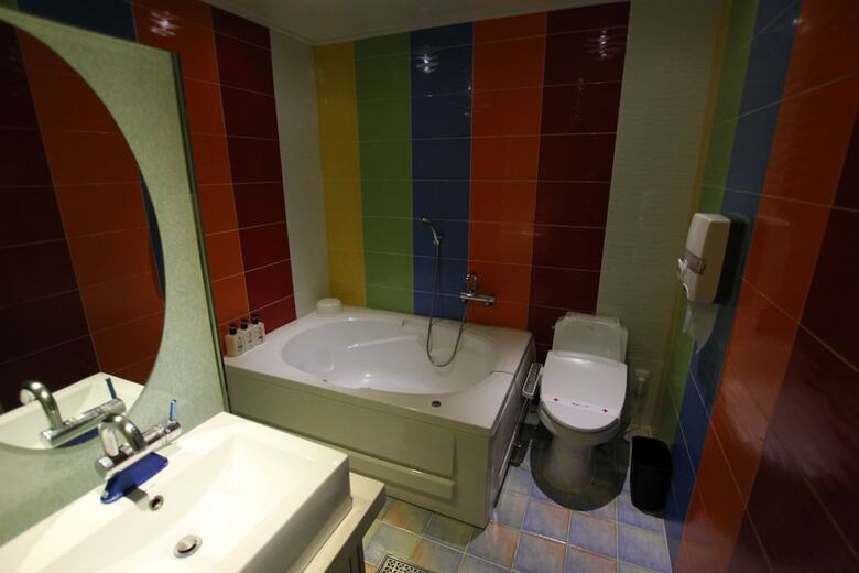 V1 Hotel