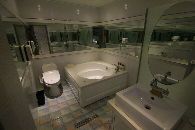 V1 Hotel