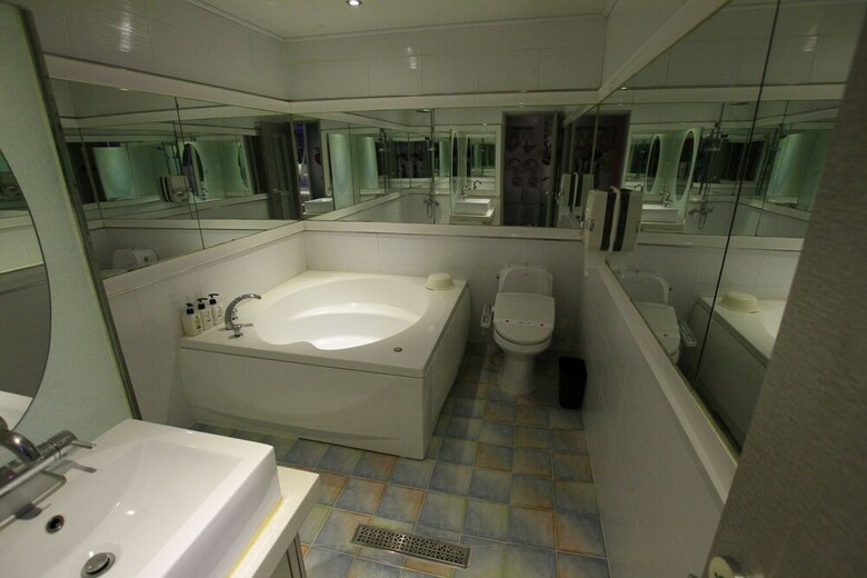 V1 Hotel