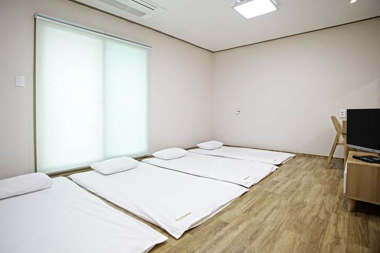 Hostal 1% Hostel