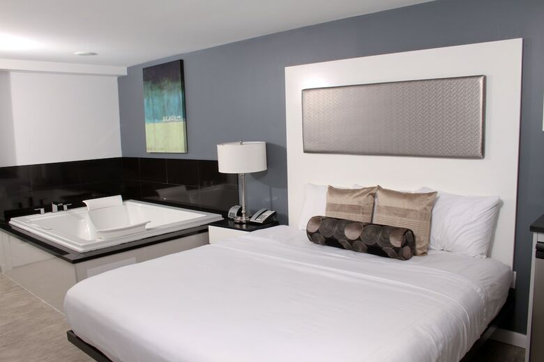 Hotel Lotus Boutique Inn & Suites