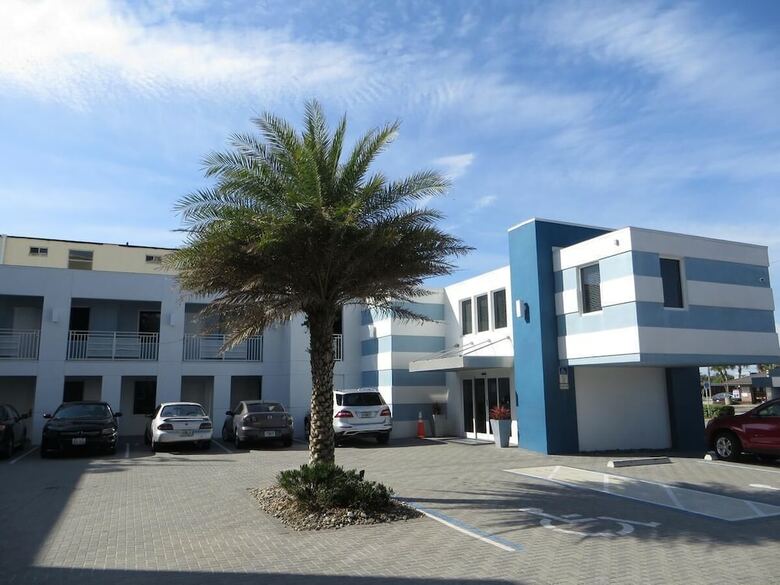 Hotel Lotus Boutique Inn & Suites
