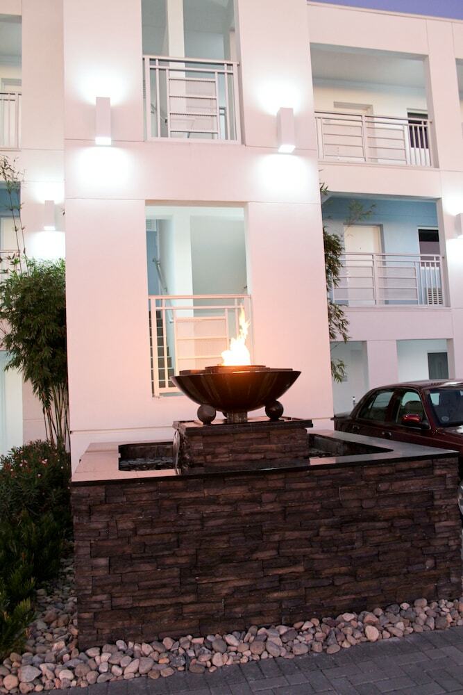 Hotel Lotus Boutique Inn & Suites