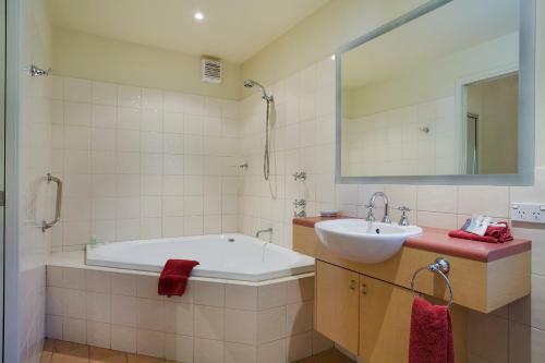 Aparthotel Tathra Beach House Holiday Apartments