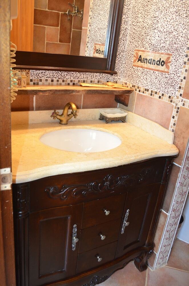 Hotel Amando Inn