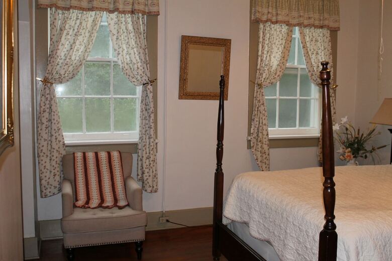Old Castillo Bed And Breakfast