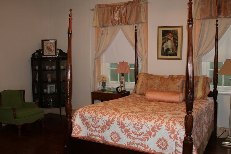 Old Castillo Bed And Breakfast