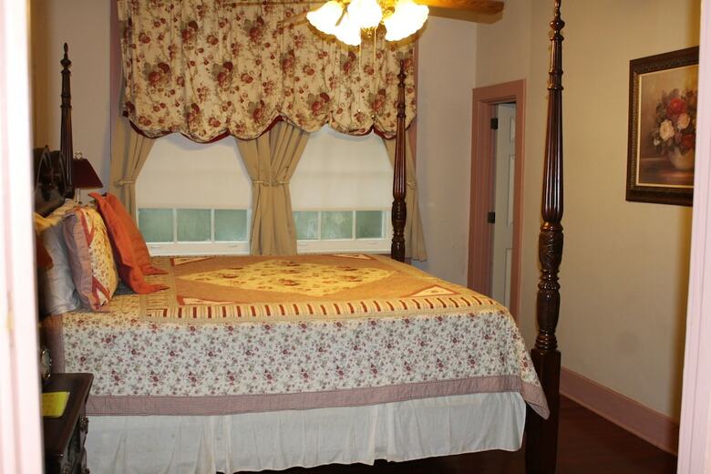 Old Castillo Bed And Breakfast