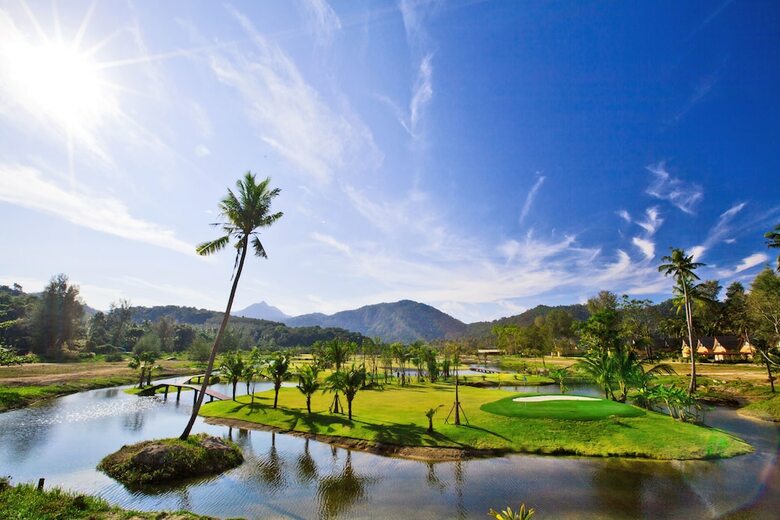 Hotel Peninsula Beach Resort