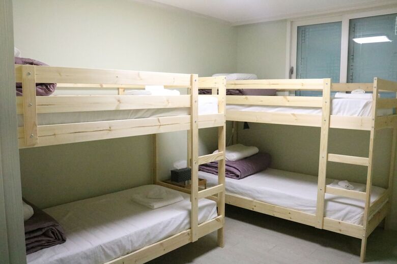 Hostal Korus Guesthouse - Hostel