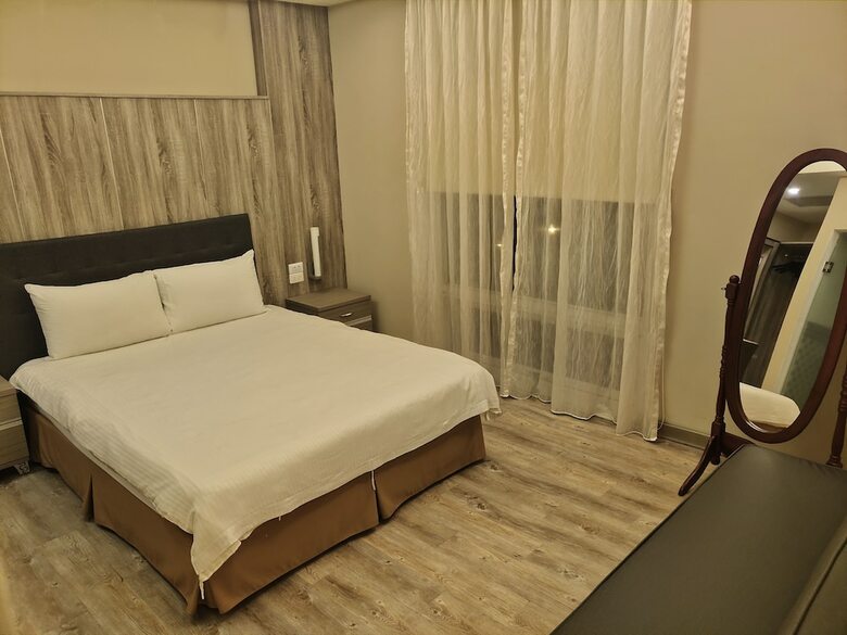 Hotel Empire Pacific Castle