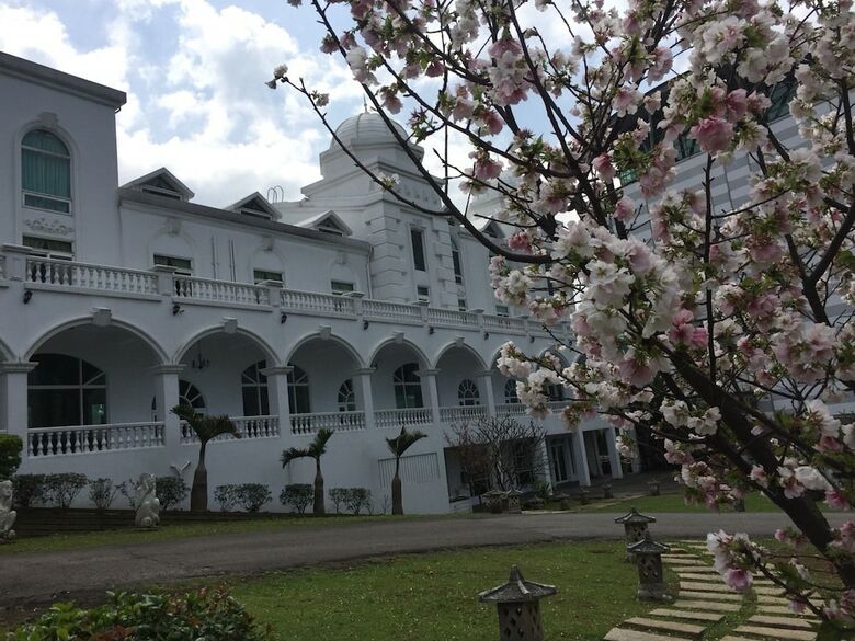 Hotel Empire Pacific Castle