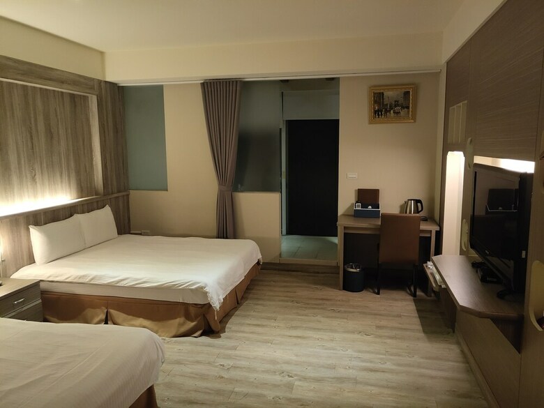 Hotel Empire Pacific Castle