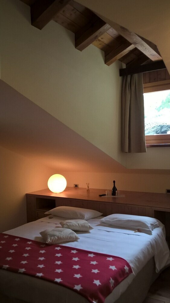 Shatush Hotel