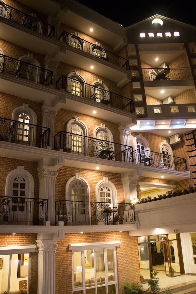 Dom Himalaya Hotel