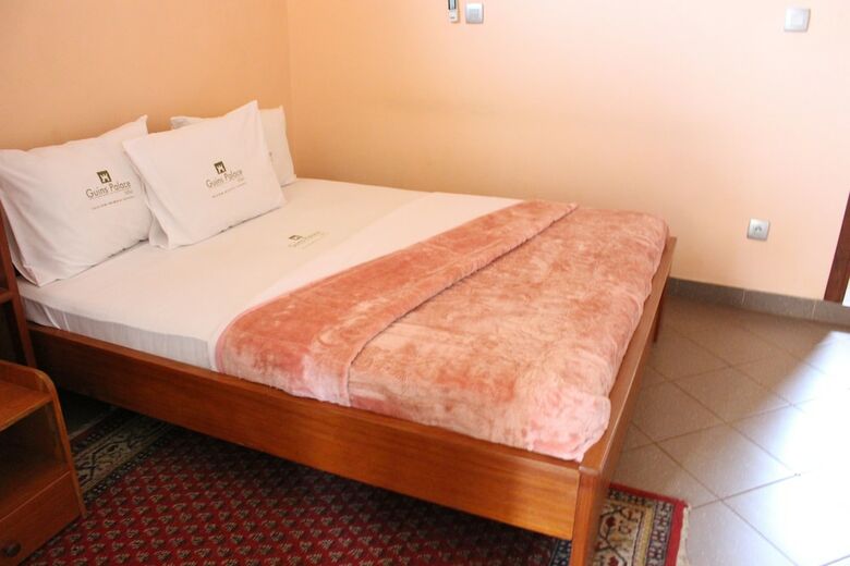 Hotel Guins Palace