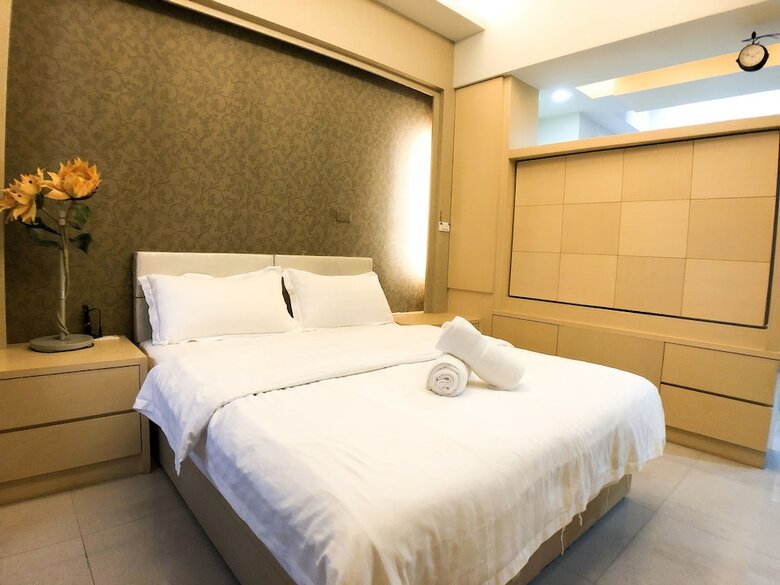 Q Square Apartment