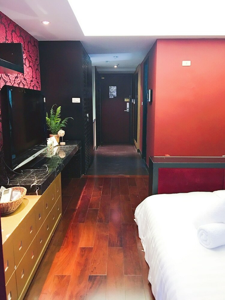 Q Square Apartment
