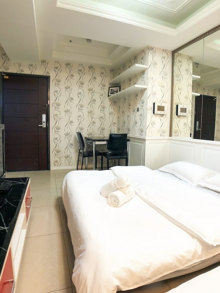 Q Square Apartment