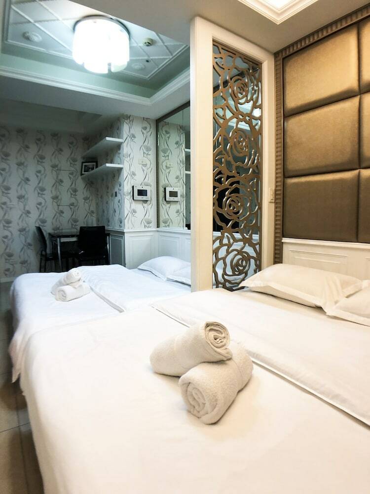 Q Square Apartment
