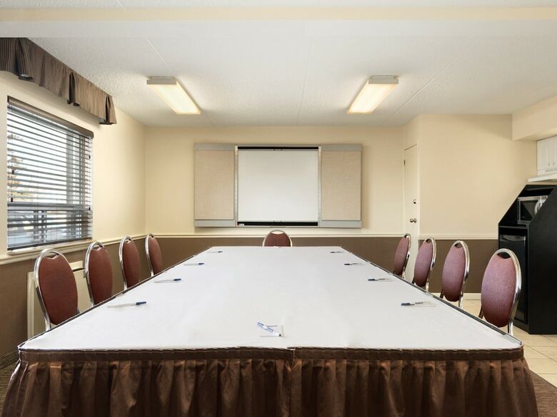 Hotel Travelodge By Wyndham Edmonton South