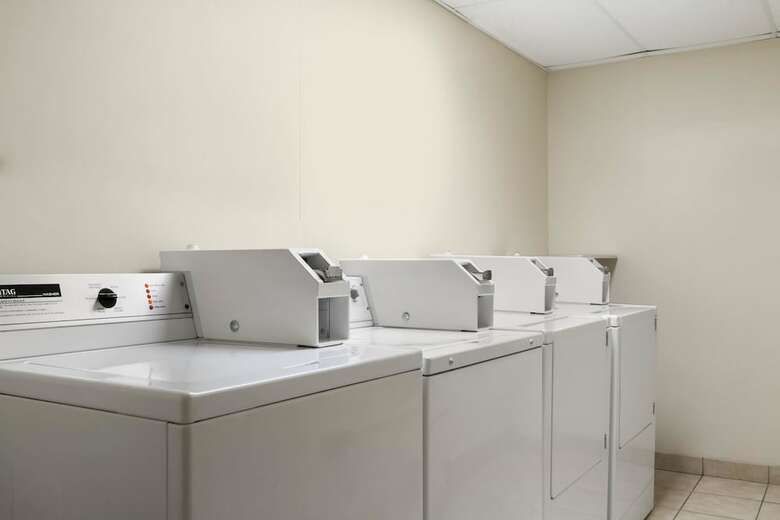Hotel Travelodge By Wyndham Edmonton South