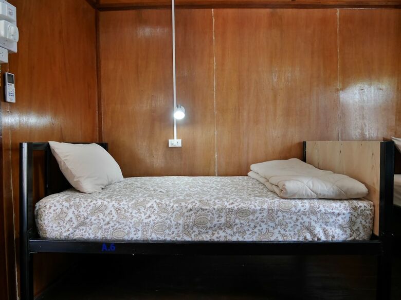 Hostal At Pier Hostel Lanta