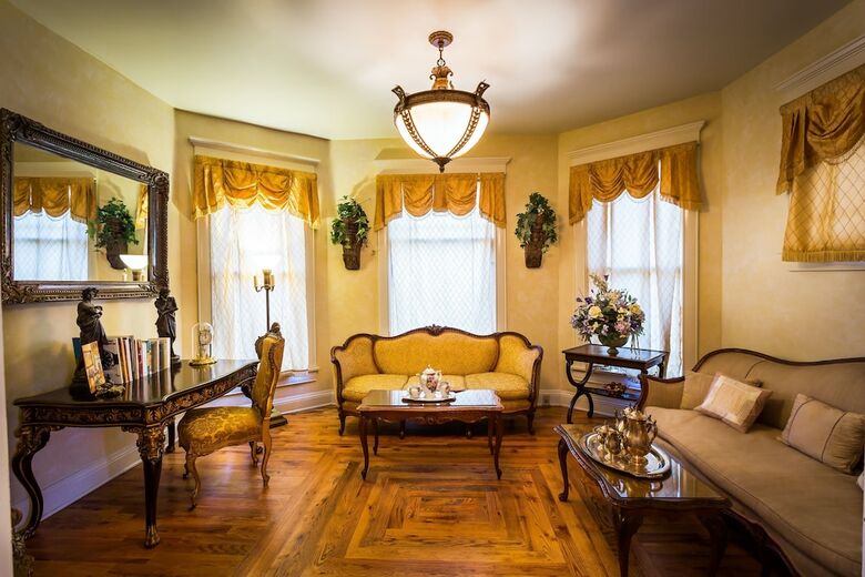 Downtown Historic Bed And Breakfast
