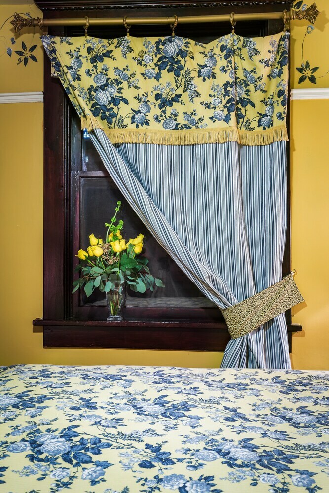 Downtown Historic Bed And Breakfast