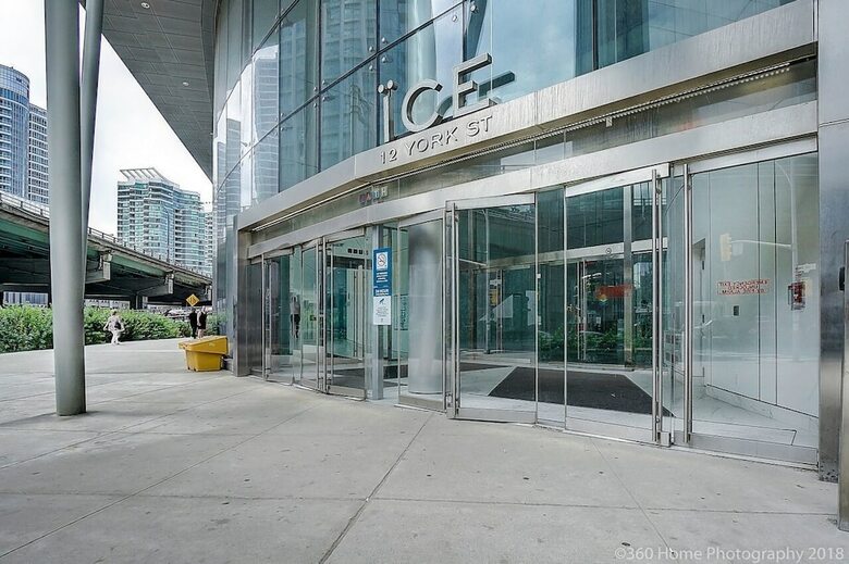 Life Suites Ice - Lake And City View