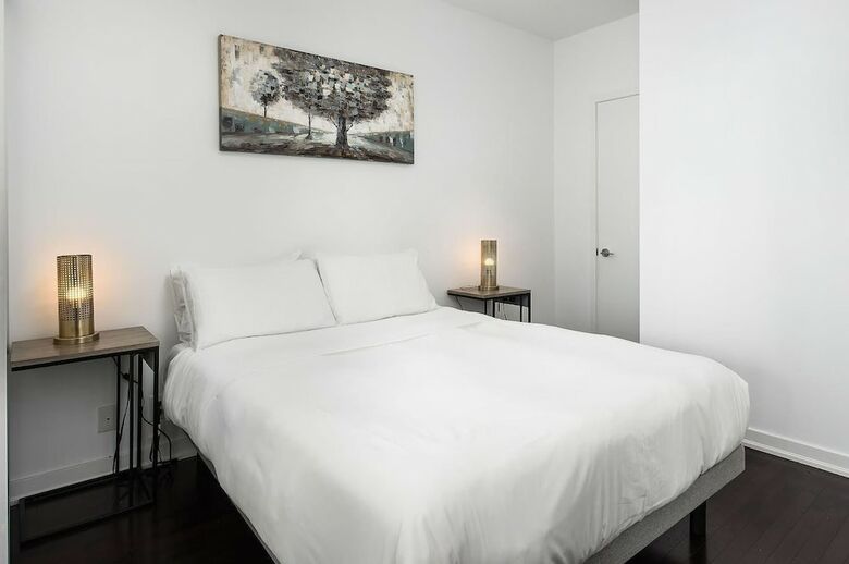 Life Suites Ice - Lake And City View