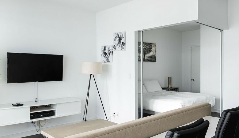 Life Suites Ice - Lake And City View